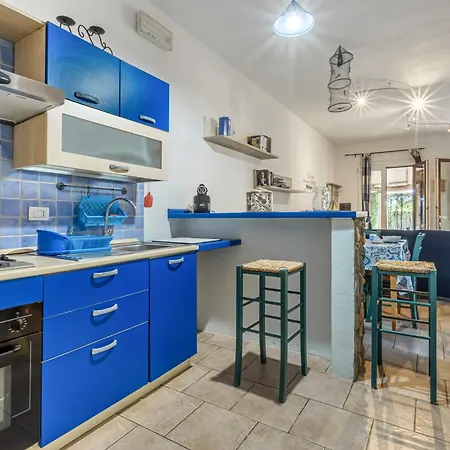 Guesthost Bright With Private Parking 아파트 *