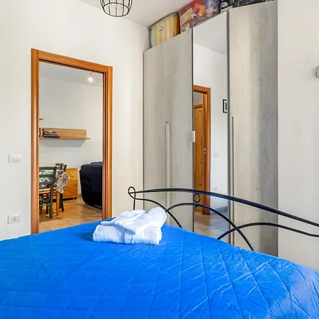 Guesthost Bright With Private Parking