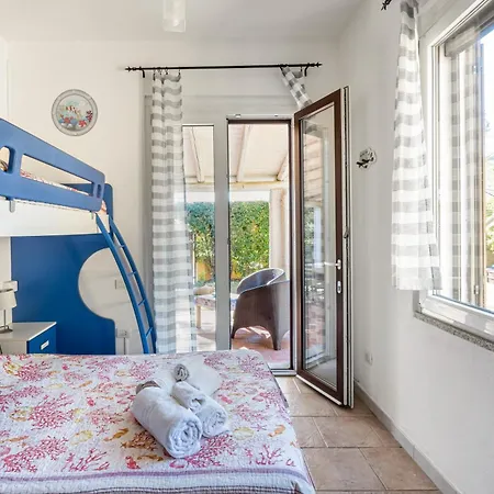 Guesthost Bright With Private Parking 아파트