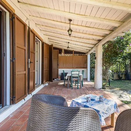 Guesthost Bright With Private Parking