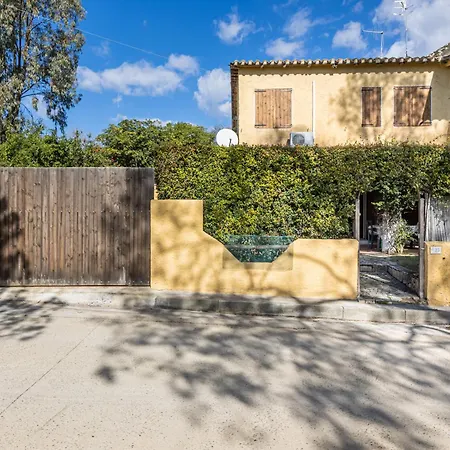 아파트 Guesthost Bright With Private Parking