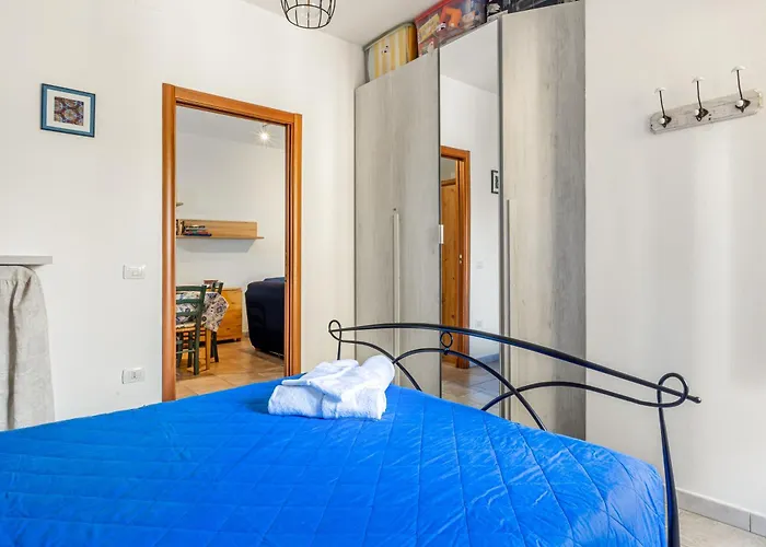 Guesthost Bright With Private Parking